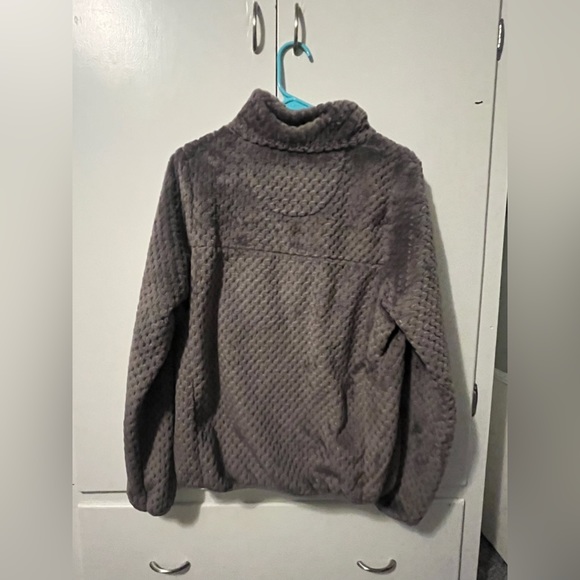 Simply southern sherpa like sweatshirt. Very soft with little buttons at the top - Picture 5 of 5